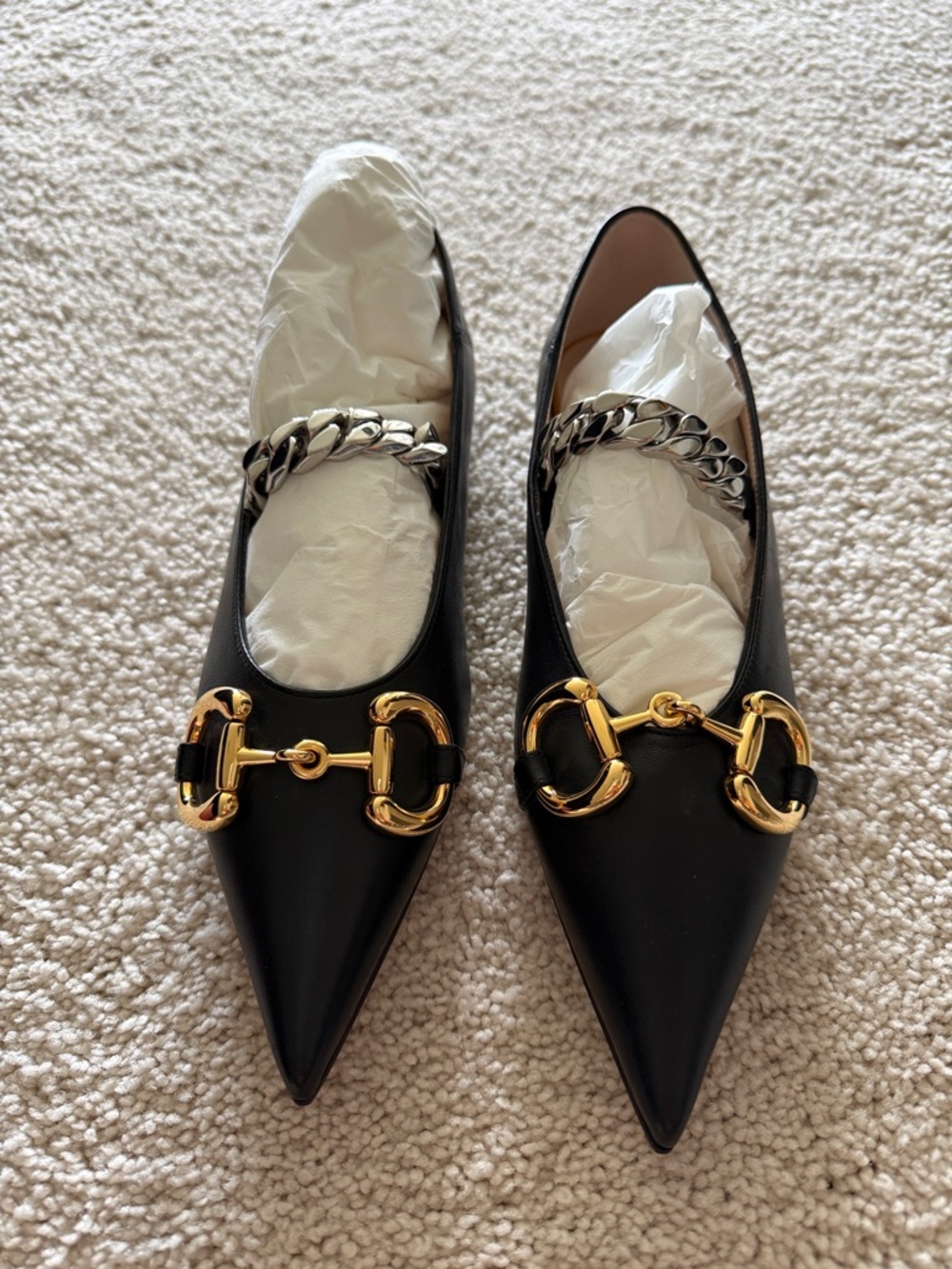 GUCCI Women’s Black Pointed Leather Flats